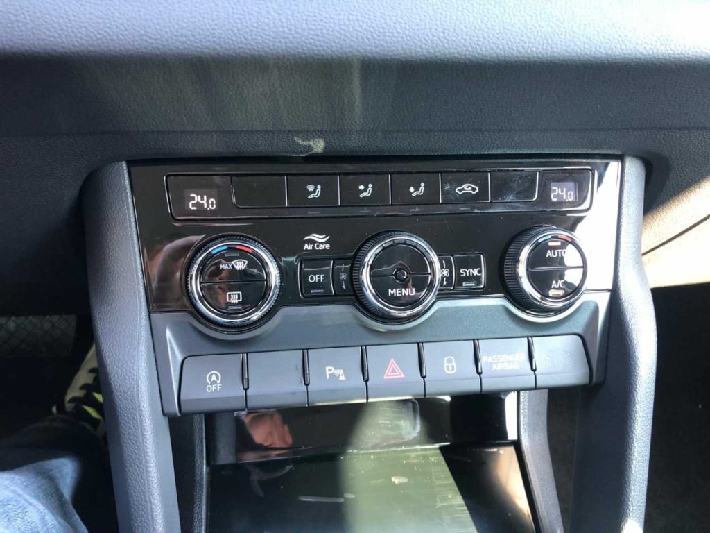 SKODA Karoq 2.0 TDI SCR DSG Executive - 17