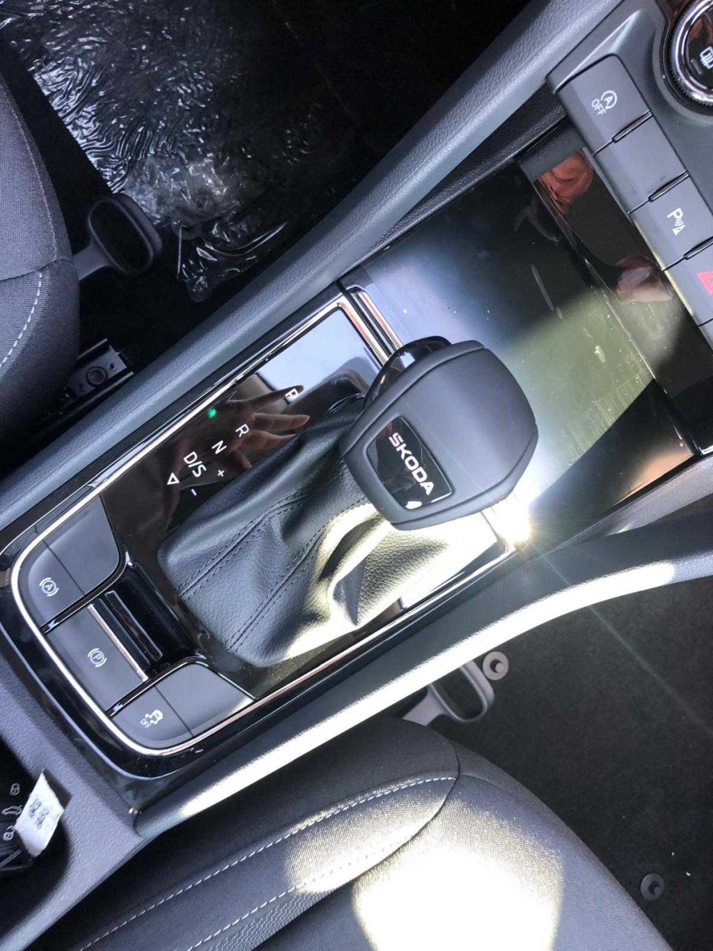 SKODA Karoq 2.0 TDI SCR DSG Executive - 19