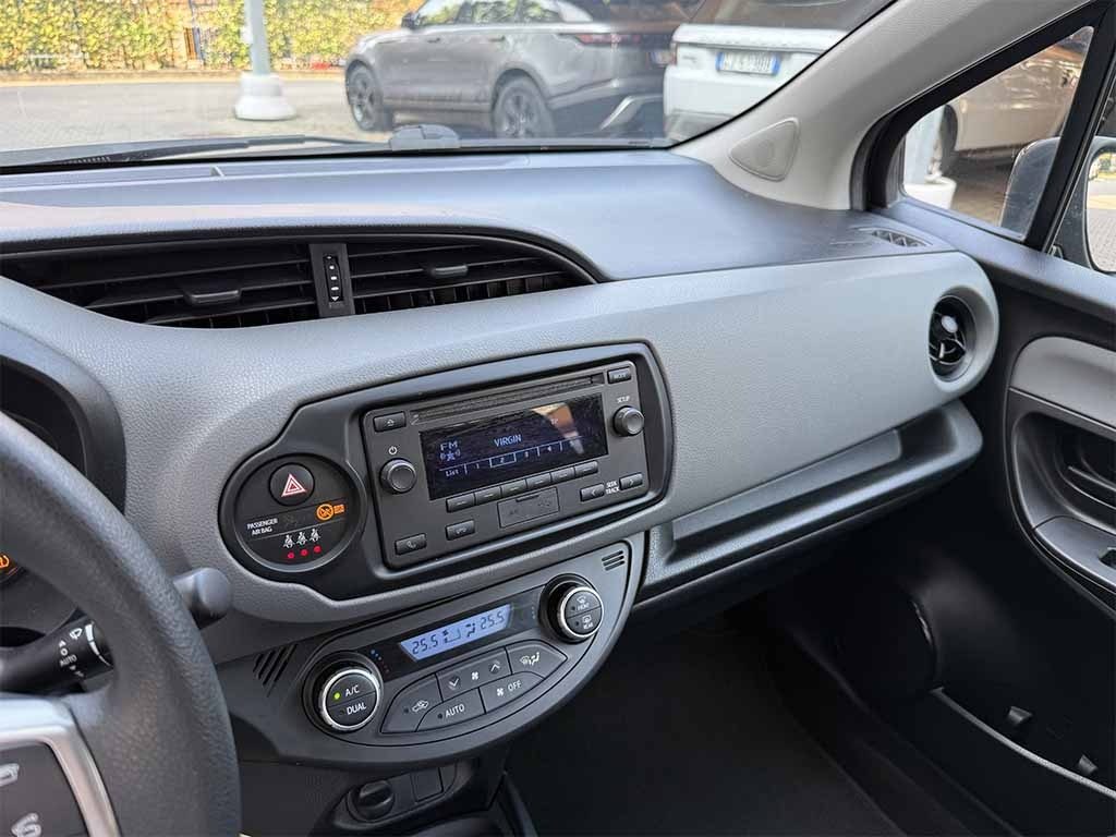 TOYOTA Yaris 5 p 1.5h AUTOMATICA X NEOPATENTATI PREZZO REALE - 13