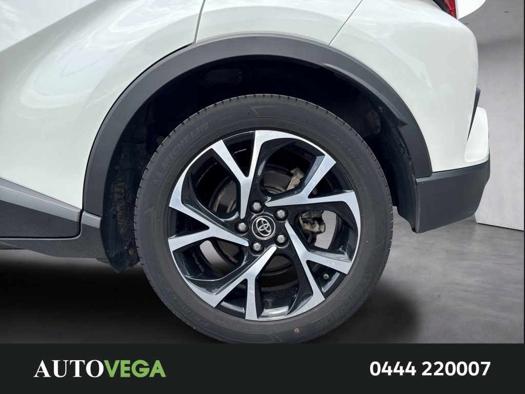 TOYOTA C-HR 1.8h lounge 2wd e-cvt my18 - 18