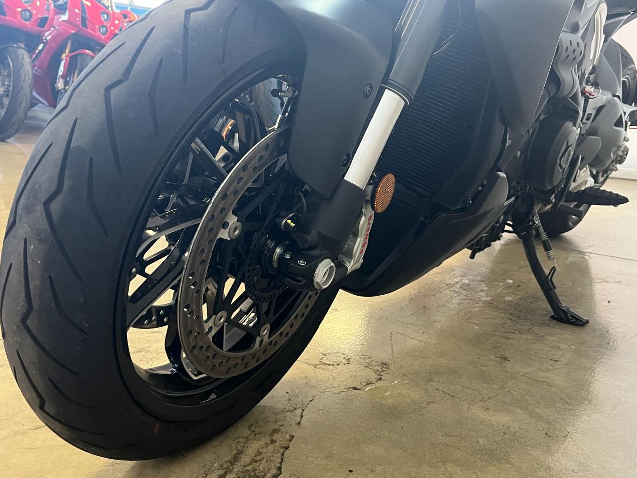 DUCATI Diavel V4 DARK STEALTH YELLOW 2026 - 3