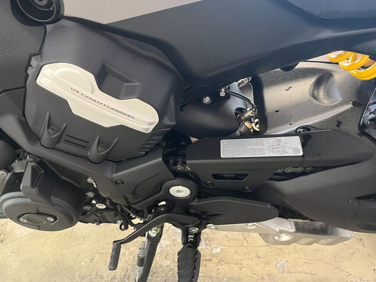 DUCATI Diavel V4 DARK STEALTH YELLOW 2026 - 9