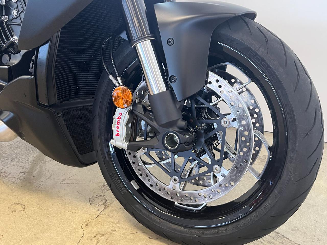 DUCATI Diavel V4 DARK STEALTH YELLOW 2026 - 4