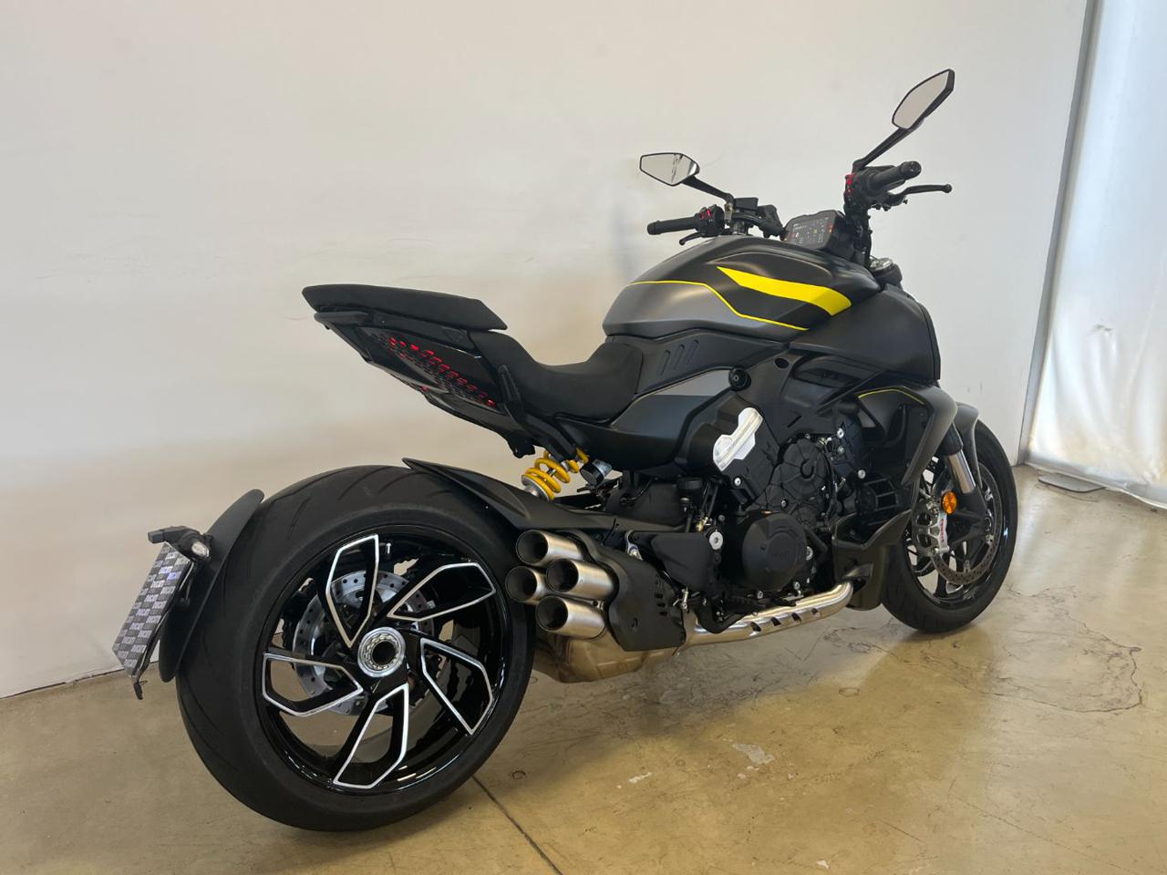 DUCATI Diavel V4 DARK STEALTH YELLOW 2026 - 7