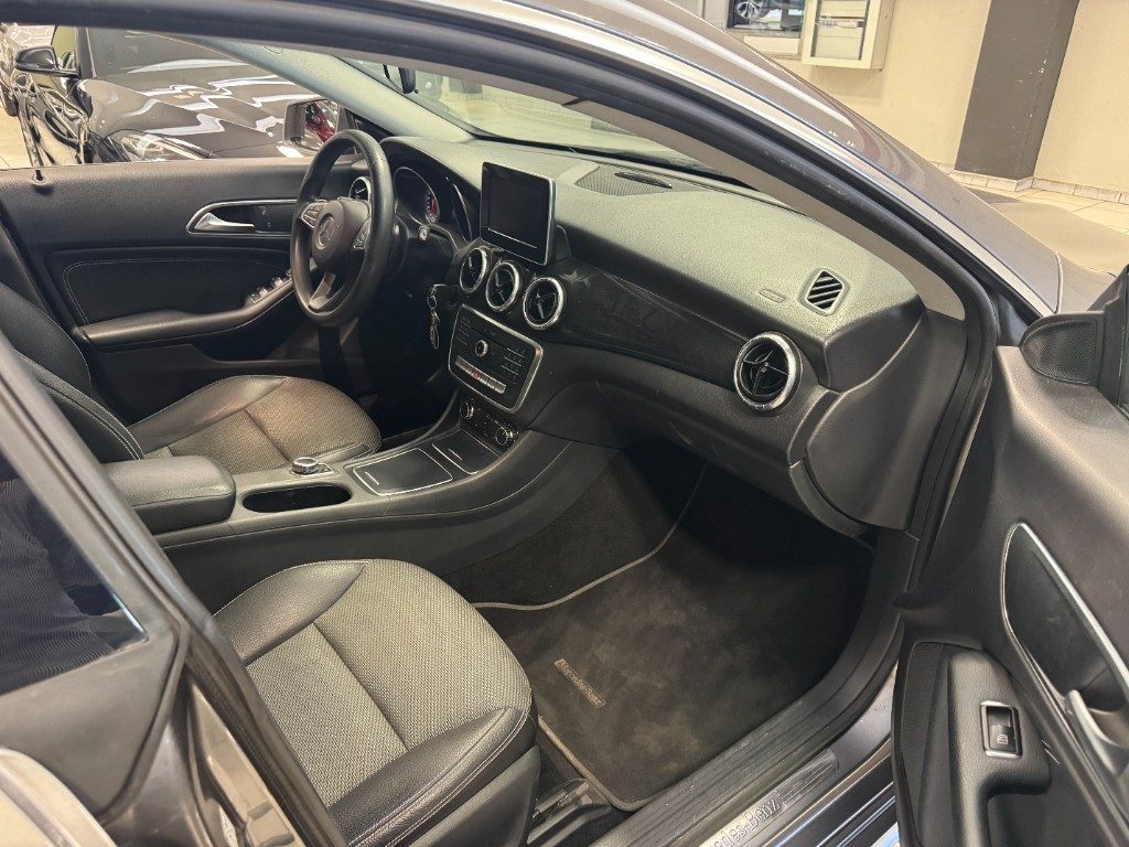 MERCEDES-BENZ CLA 180 d S.W. Automatic Business EURO6b - 9