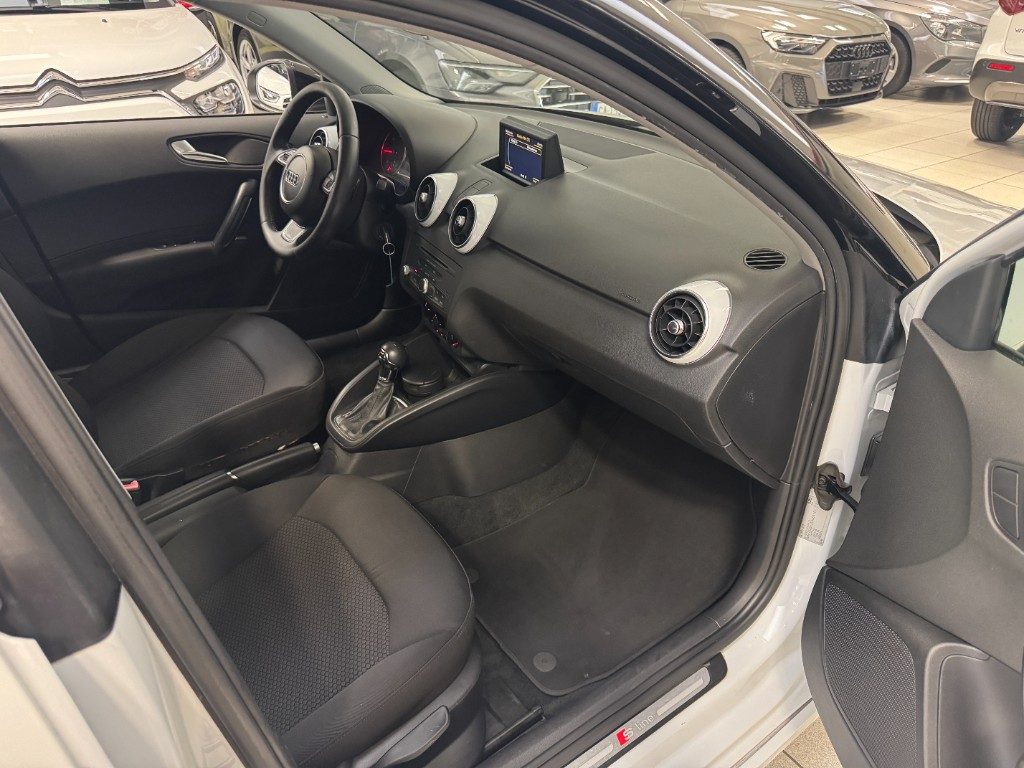 AUDI A1 1.4 TDI ultra Stronic SLINE ADMIRED - 8