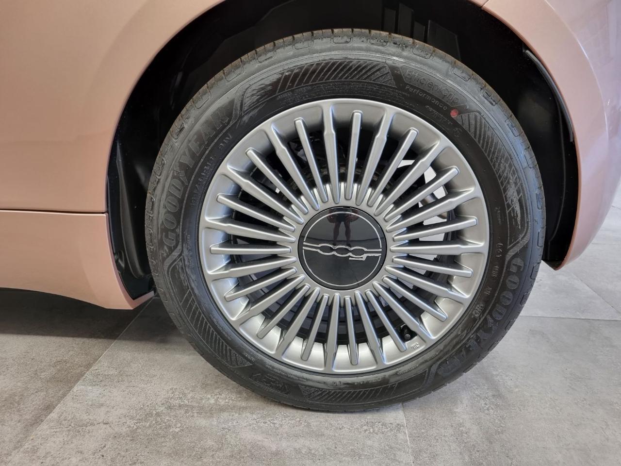 FIAT 500 Berlina Hybrid Icon - 15