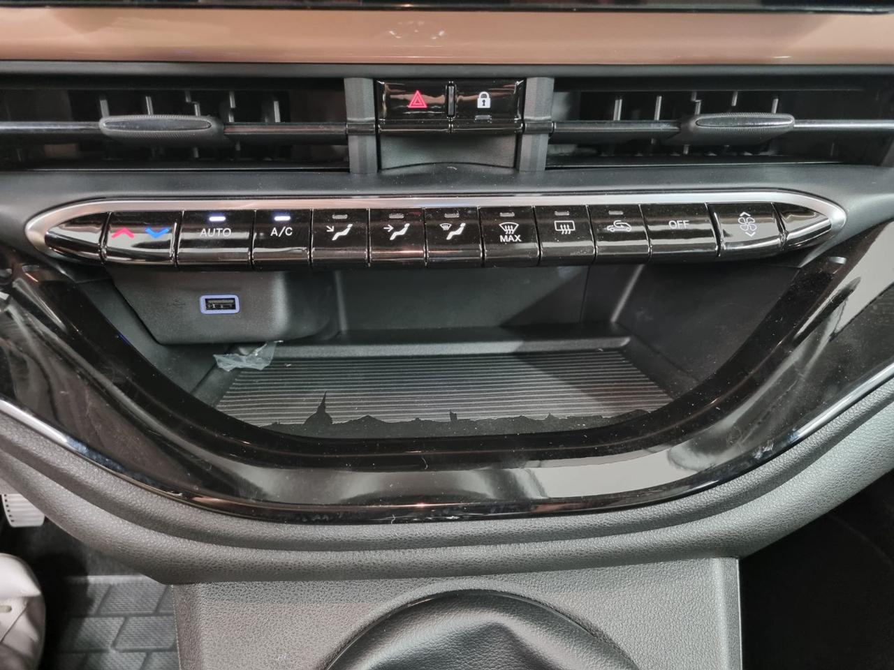 FIAT 500 Berlina Hybrid Icon - 13