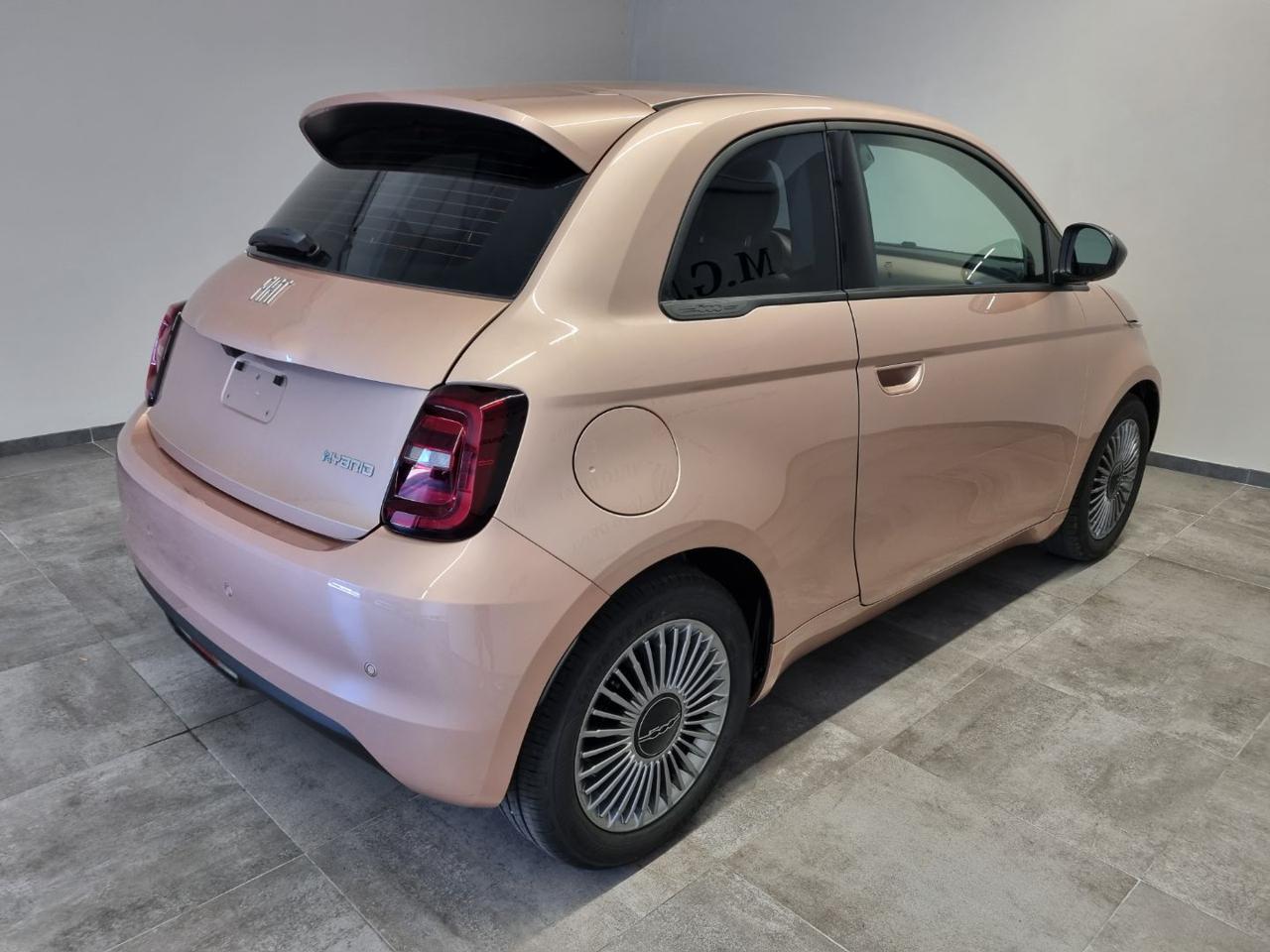 FIAT 500 Berlina Hybrid Icon - 17