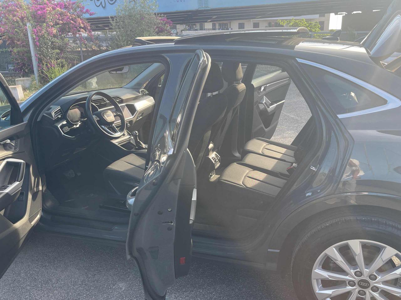 AUDI Q3 SPB 35 TDI S tronic Business Plus Tetto Apribile - 29