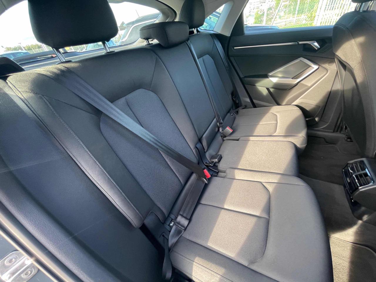 AUDI Q3 SPB 35 TDI S tronic Business Plus Tetto Apribile - 28
