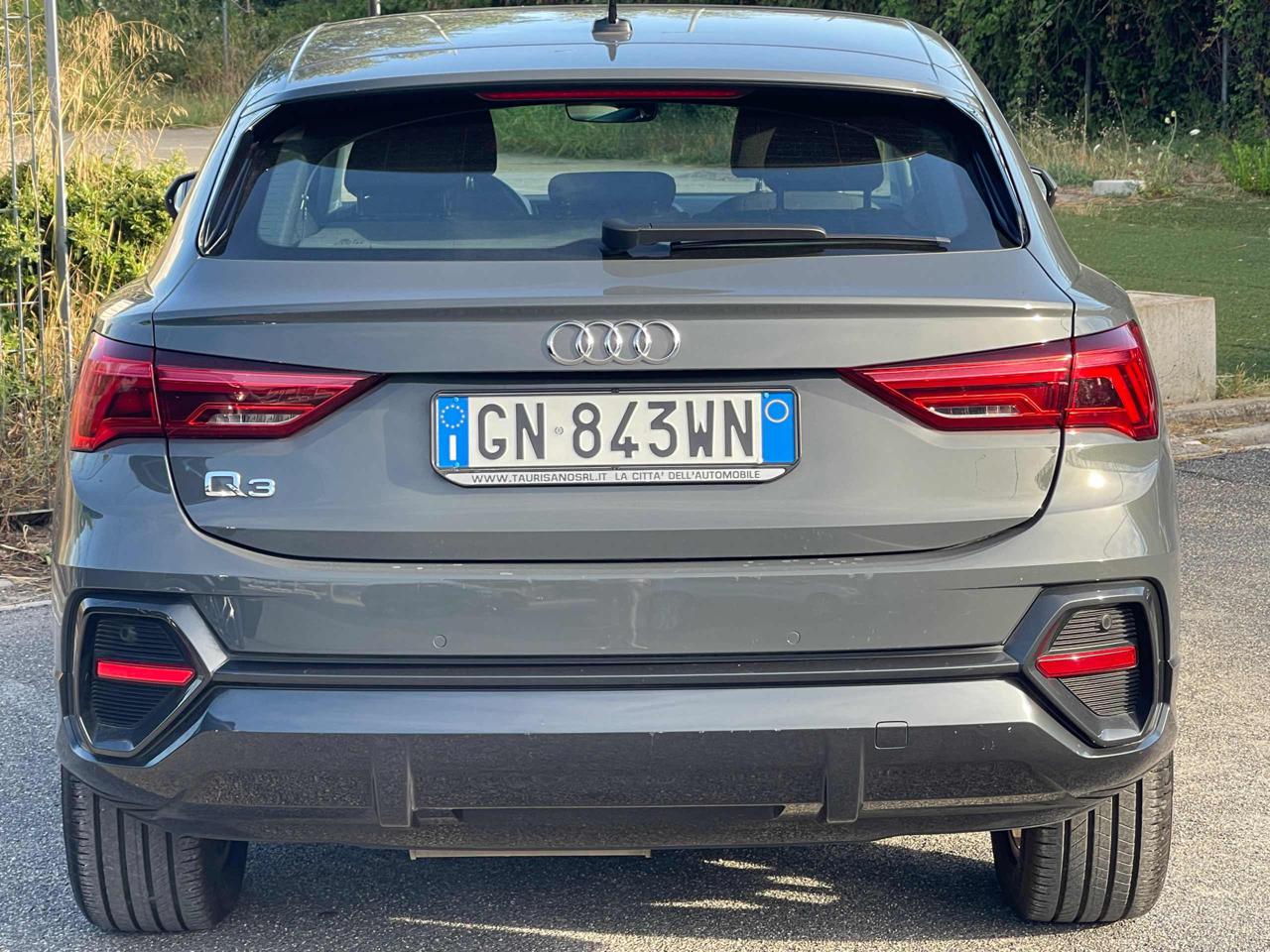 AUDI Q3 SPB 35 TDI S tronic Business Plus Tetto Apribile - 4