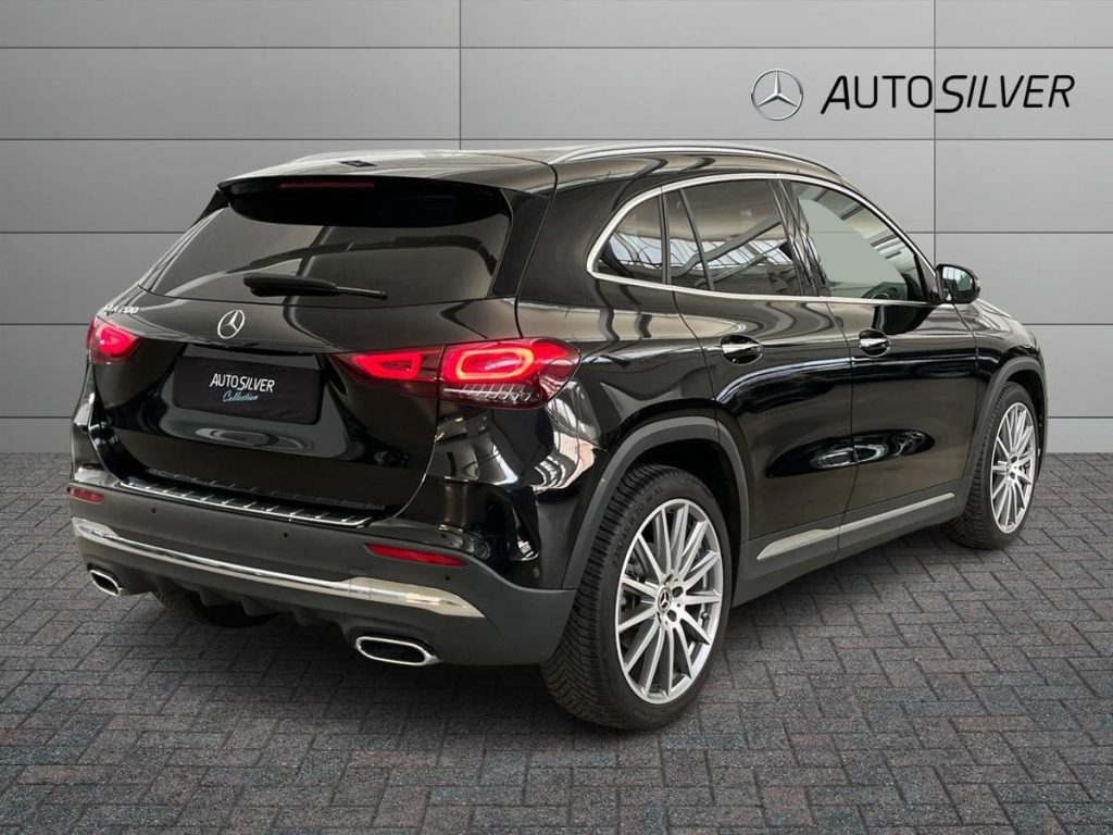MERCEDES-BENZ GLA 200 Automatic Premium - 2