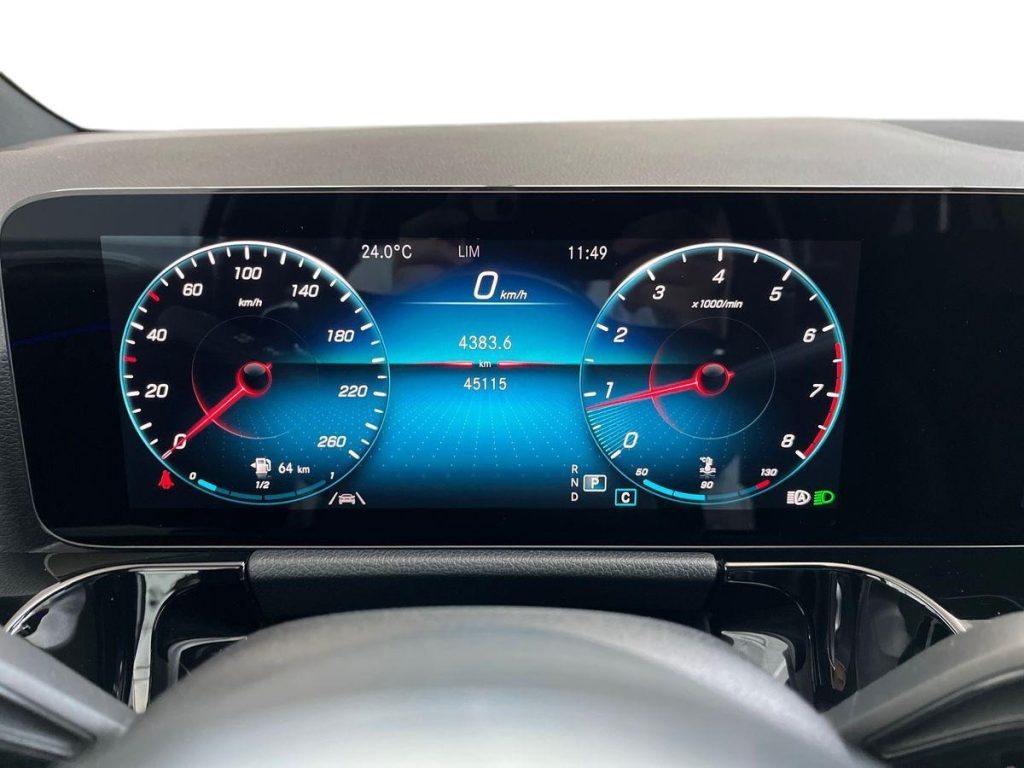 MERCEDES-BENZ GLA 200 Automatic Premium - 12