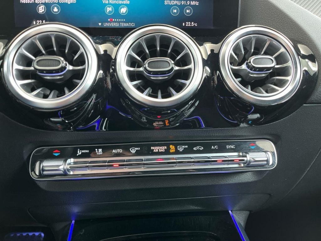 MERCEDES-BENZ GLA 200 Automatic Premium - 14