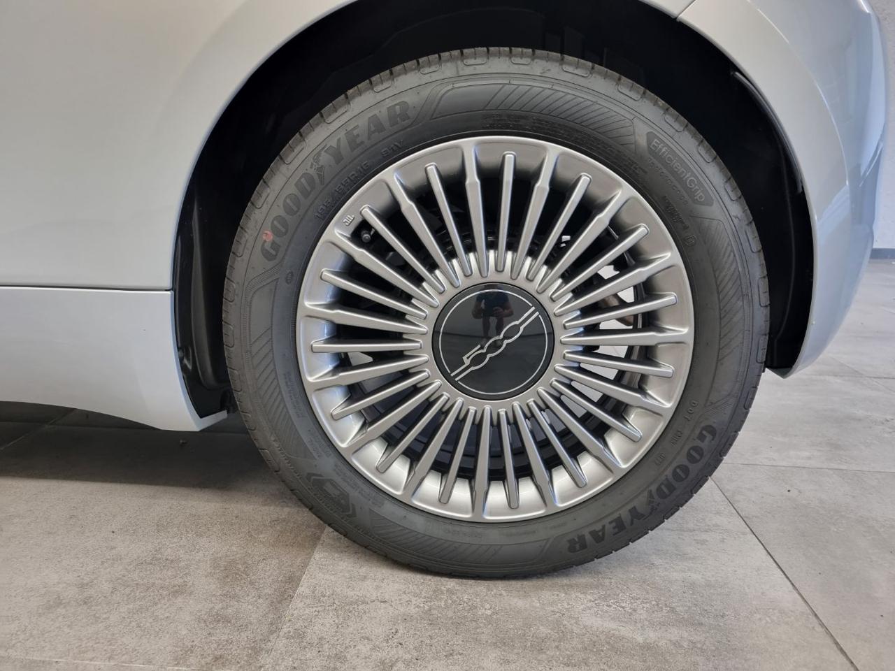 FIAT 500 Berlina Hybrid Icon - 15