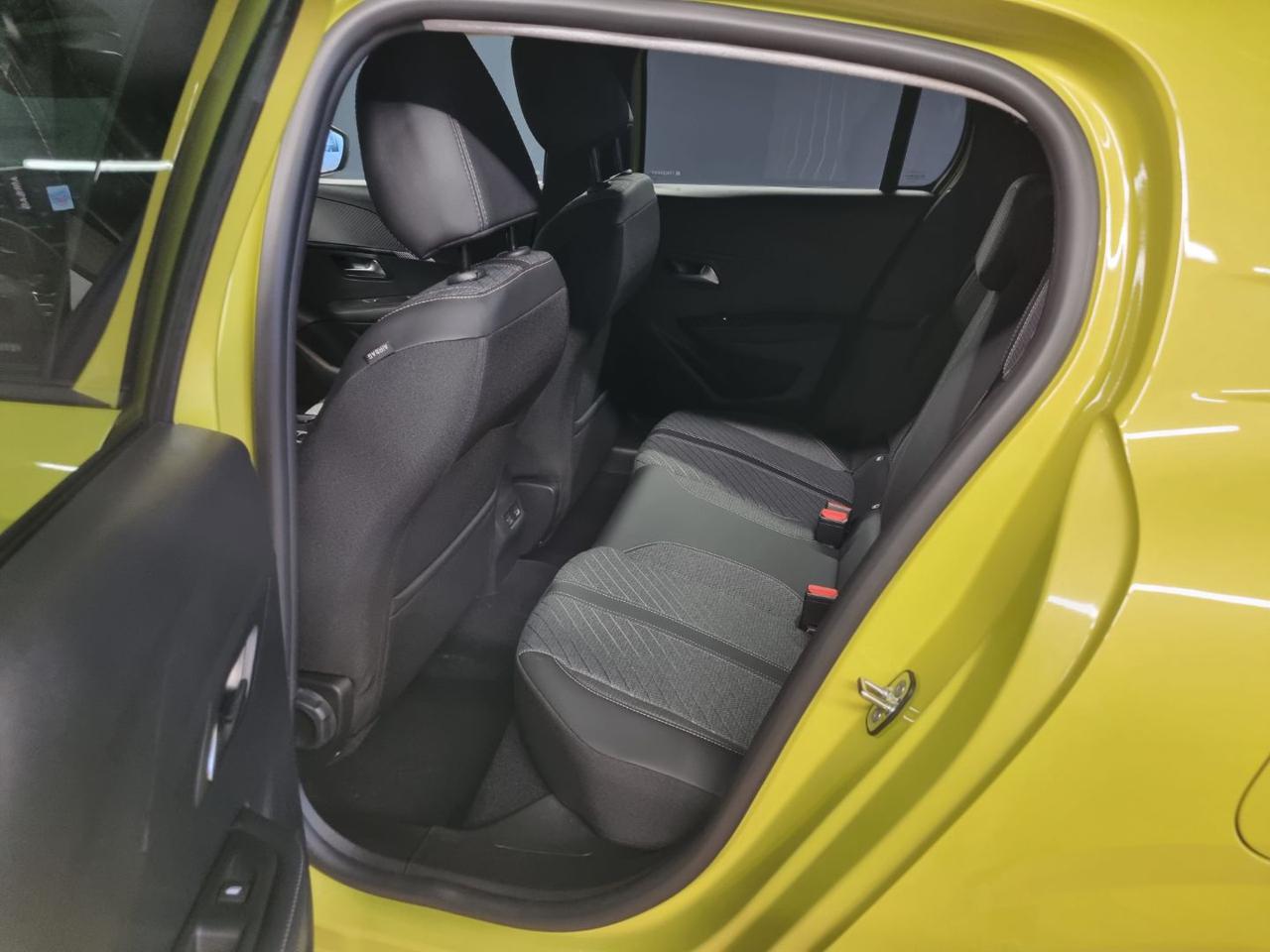 PEUGEOT 208 Hybrid 110 e-DCS6 Business - 14