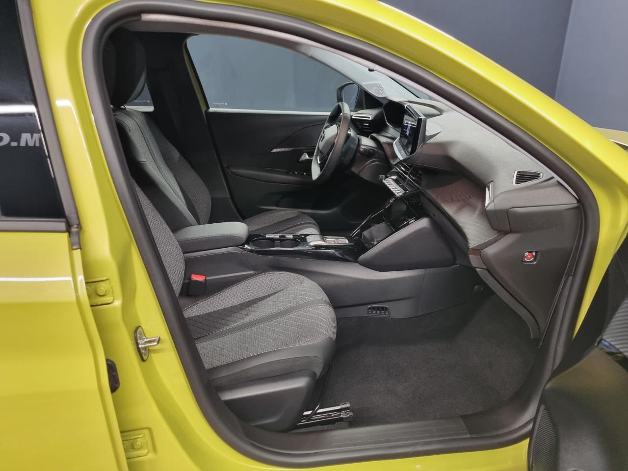 PEUGEOT 208 Hybrid 110 e-DCS6 Business - 22