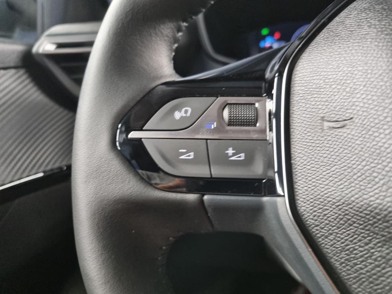 PEUGEOT 208 Hybrid 110 e-DCS6 Business - 8