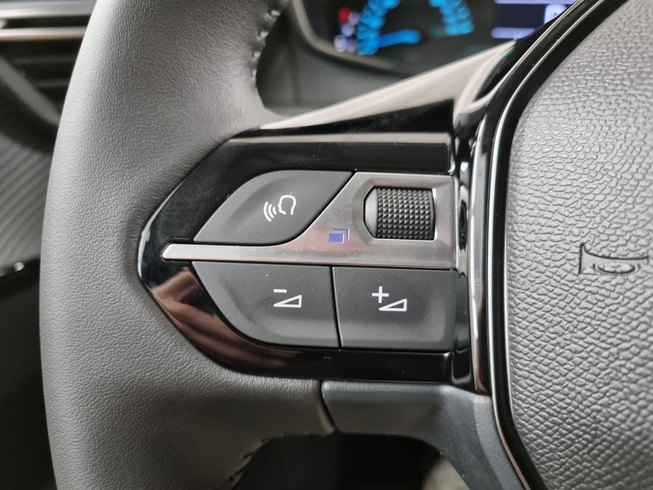 PEUGEOT 208 Hybrid 110 e-DCS6 Business - 19