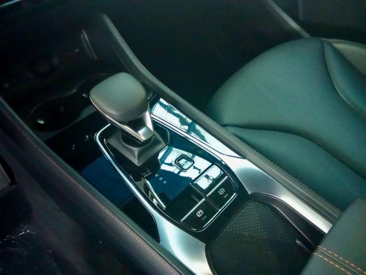 MG HS HEV  224cv Luxury - 14