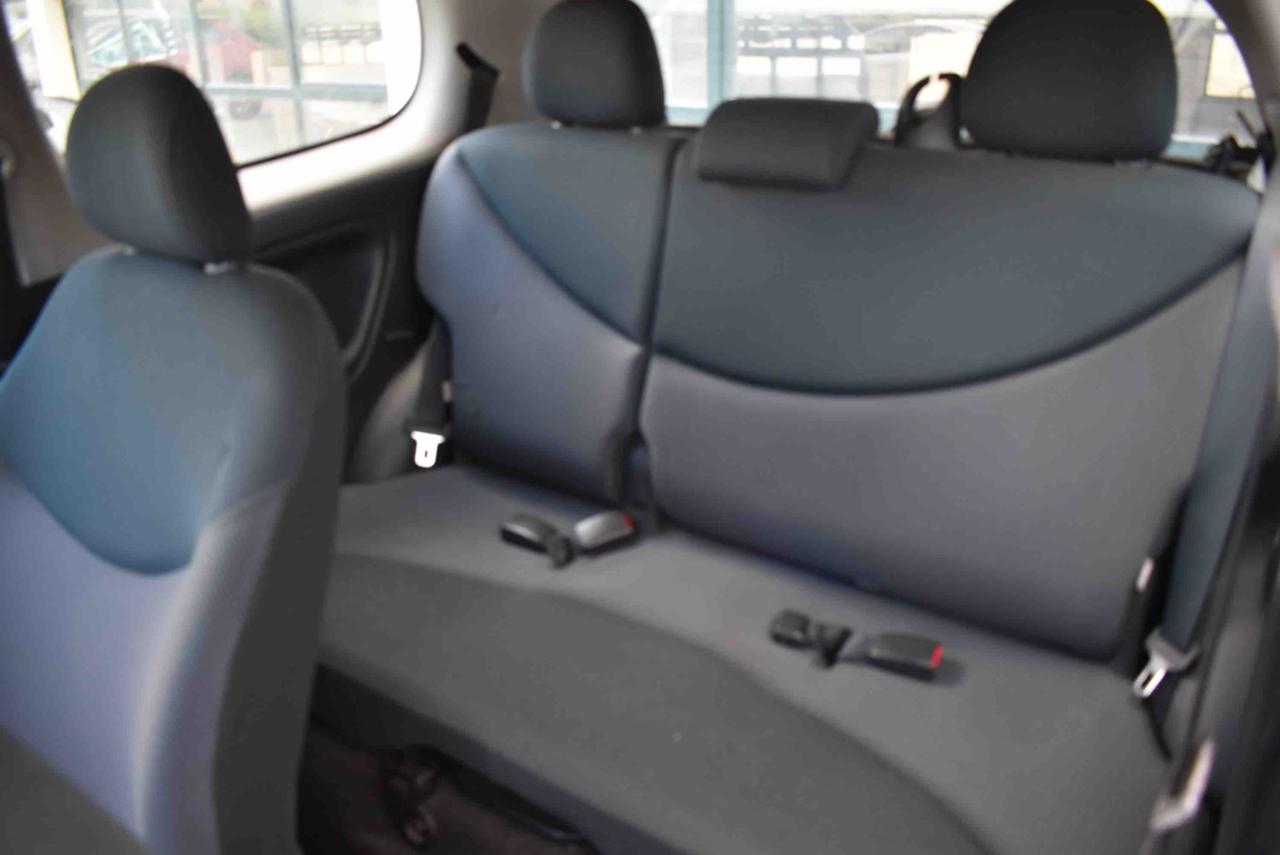 TOYOTA Yaris 1.0i 16V cat 3 porte Sol - 9