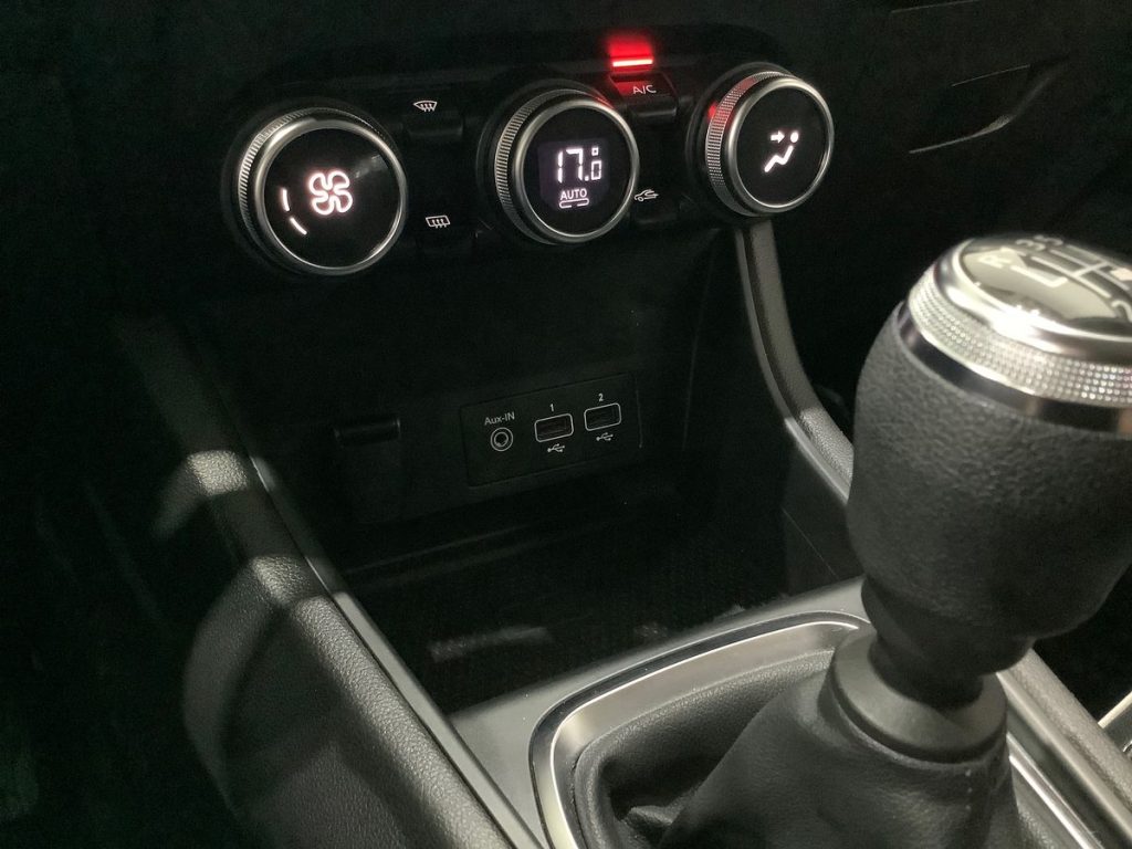 RENAULT Captur TCe 90 CV Techno - 22