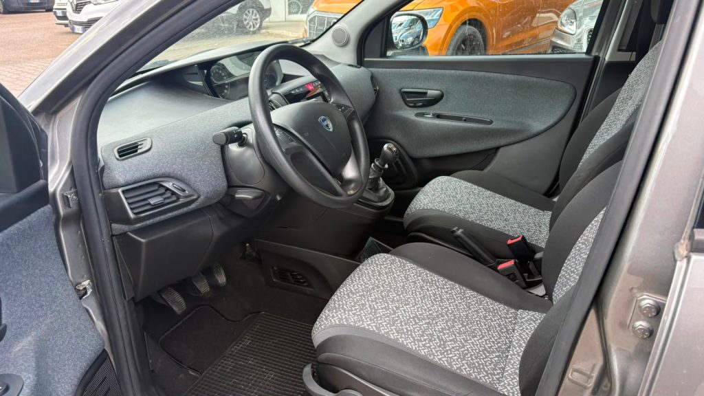 LANCIA Ypsilon 1.0 FireFly 5 porte S&S Hybrid Silver Plus X NEOP. - 6