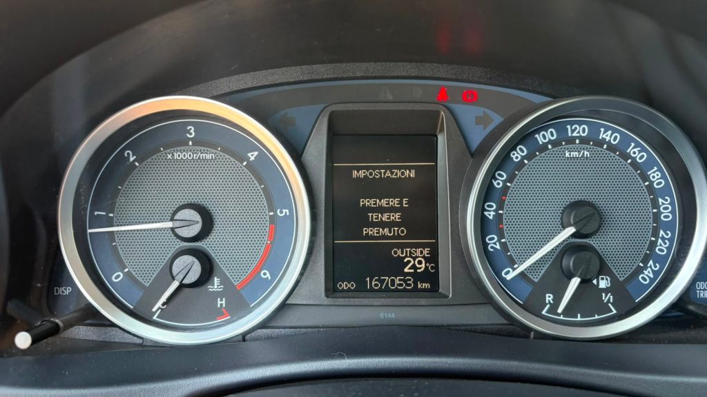TOYOTA Auris 2.0 D-4D Lounge IDONEA NEOPATENTATI - 7