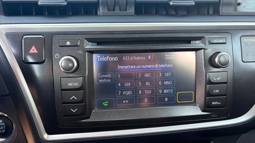 TOYOTA Auris 2.0 D-4D Lounge IDONEA NEOPATENTATI - 10