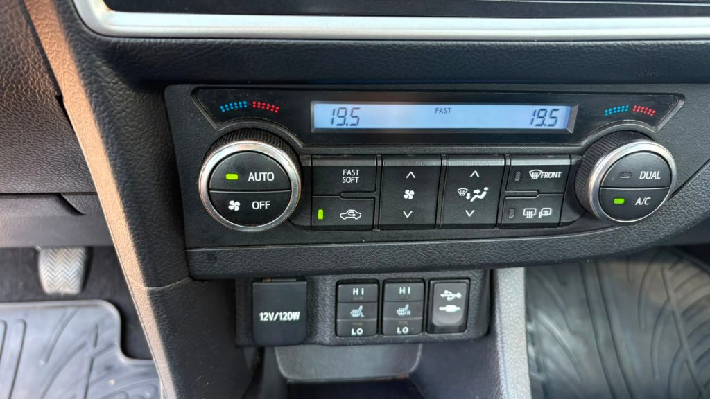 TOYOTA Auris 2.0 D-4D Lounge IDONEA NEOPATENTATI - 11