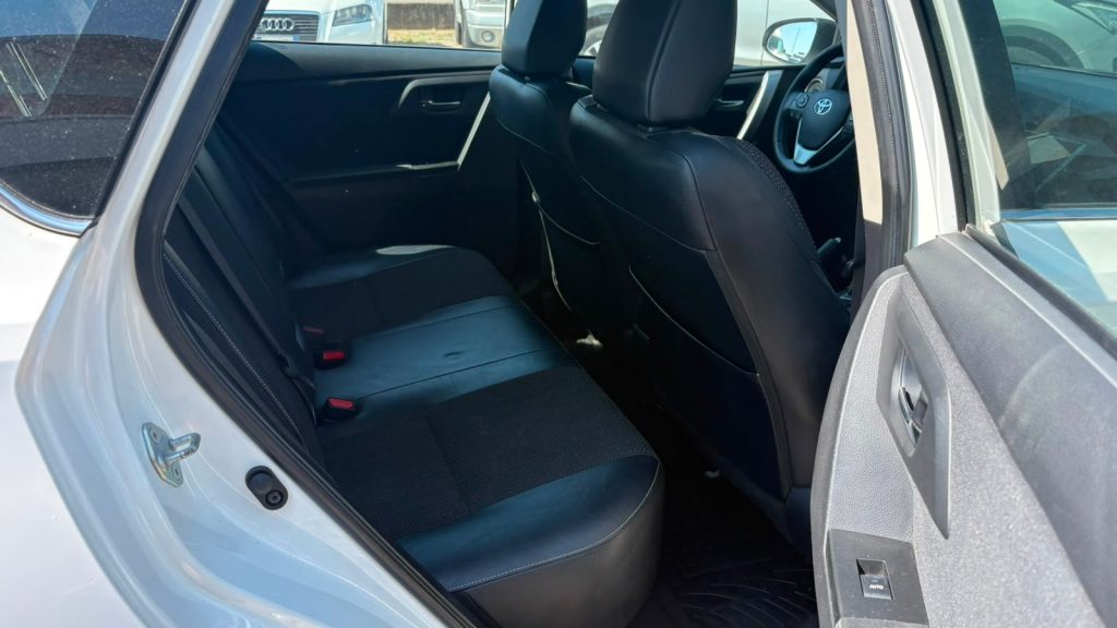 TOYOTA Auris 2.0 D-4D Lounge IDONEA NEOPATENTATI - 16