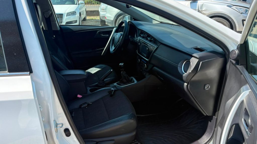 TOYOTA Auris 2.0 D-4D Lounge IDONEA NEOPATENTATI - 17