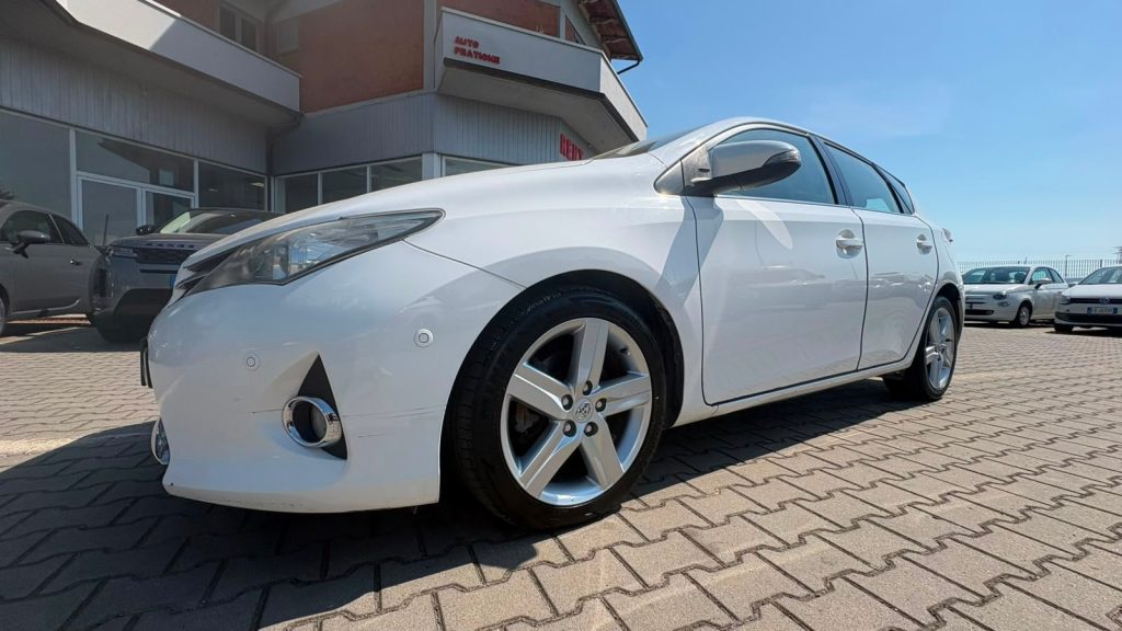 TOYOTA Auris 2.0 D-4D Lounge IDONEA NEOPATENTATI - 18