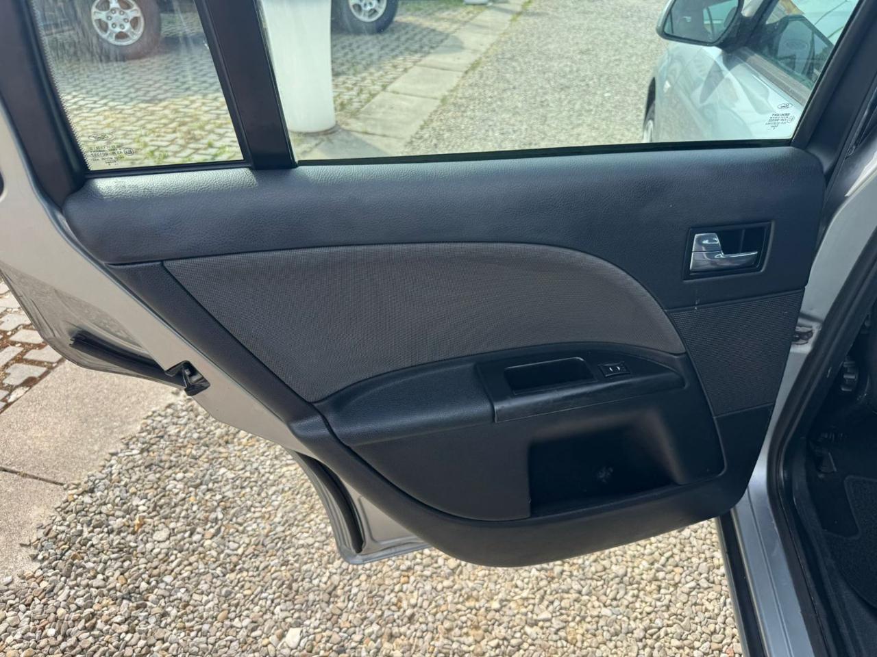FORD Mondeo 2.0 16V TDCi (130CV) SW Ghia - 12