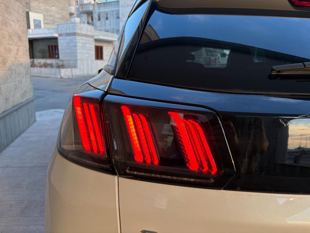 PEUGEOT 3008 1.5 BlueHDi 130 S&S EAT8 Allure Pack - 34