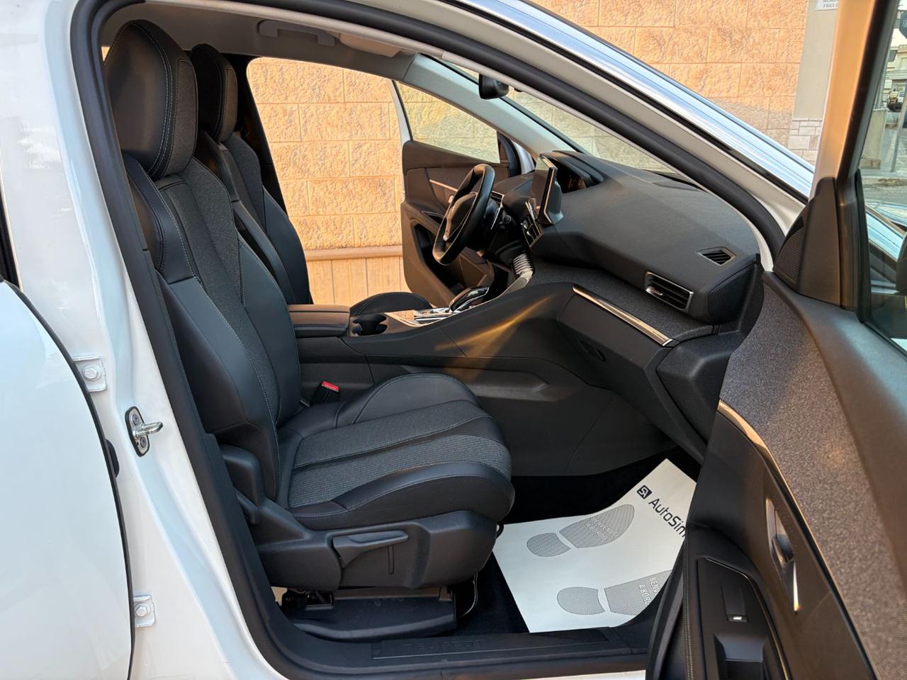 PEUGEOT 3008 1.5 BlueHDi 130 S&S EAT8 Allure Pack - 8
