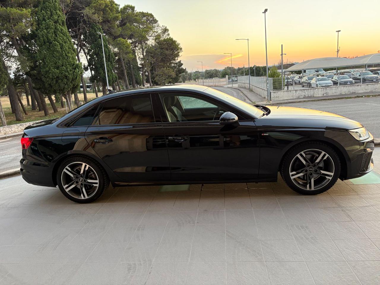 AUDI A4 35 TDI/163 CV S tronic S line edition TOTAL BLACK - 4