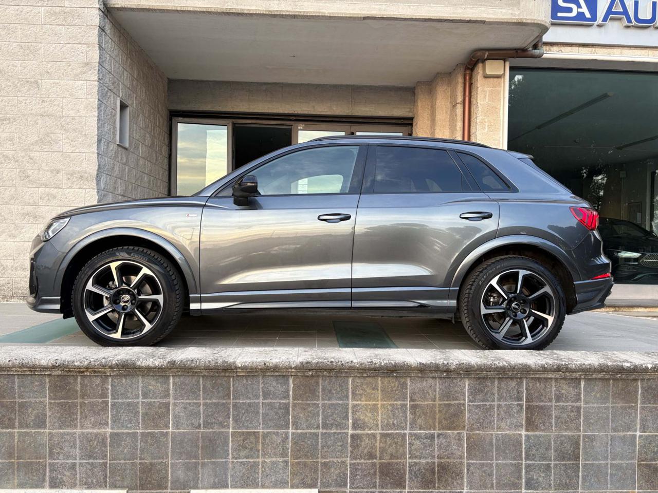 AUDI Q3 35 TDI S tronic S line edition LUCI AMBIENTE - 8
