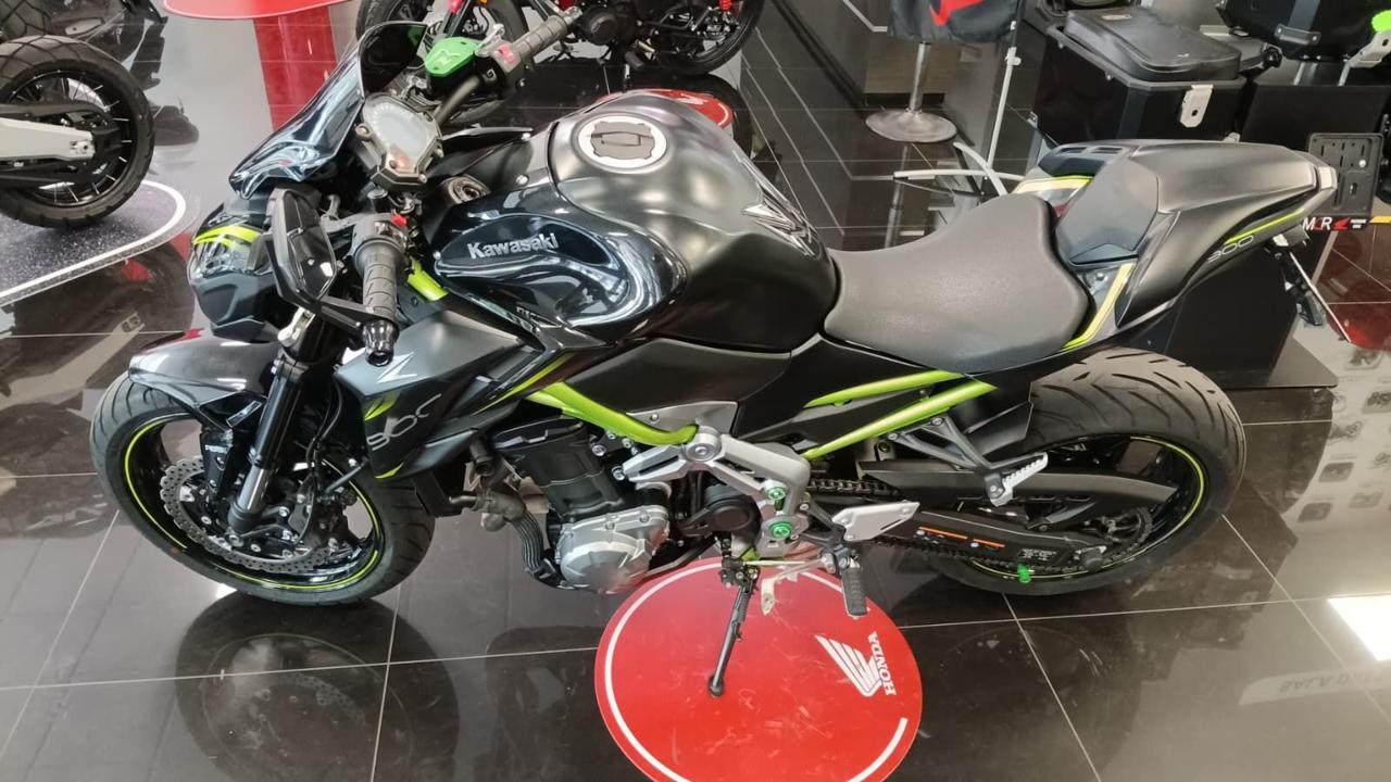 KAWASAKI Z 900 Standard - 2
