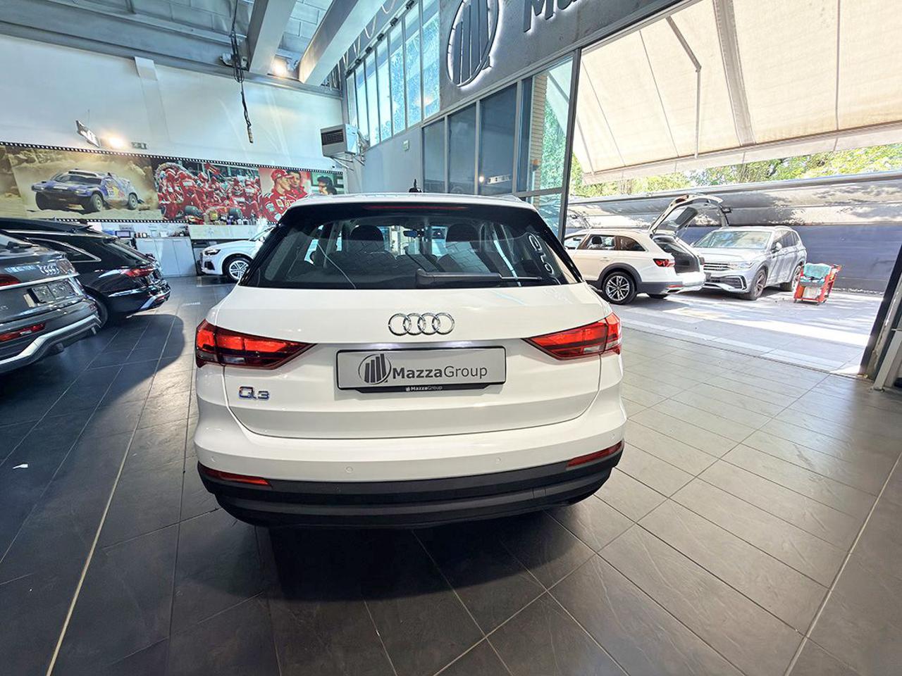 AUDI Q3 35 TDI S-Tronic Business - 8