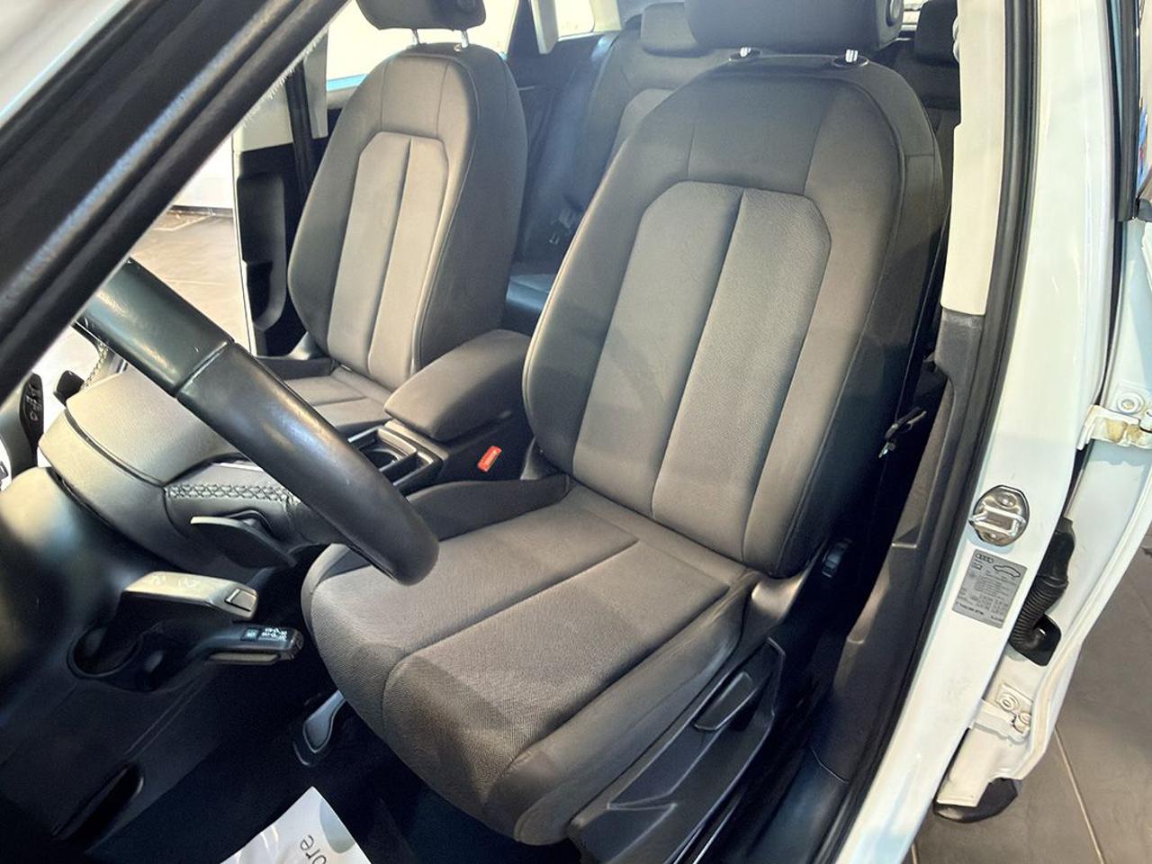 AUDI Q3 35 TDI S-Tronic Business - 17