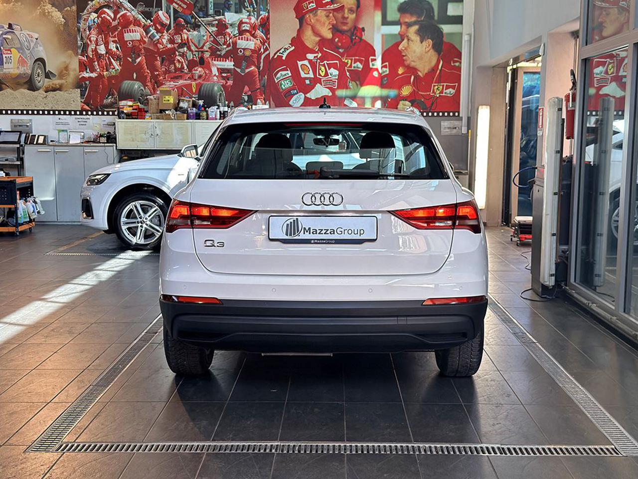 AUDI Q3 35 TDI S-Tronic Business - 4