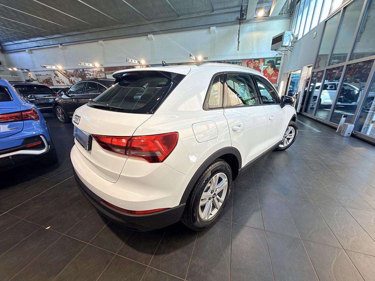 AUDI Q3 35 TDI S-Tronic Business - 9