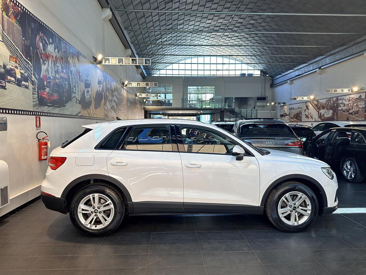 AUDI Q3 35 TDI S-Tronic Business - 2