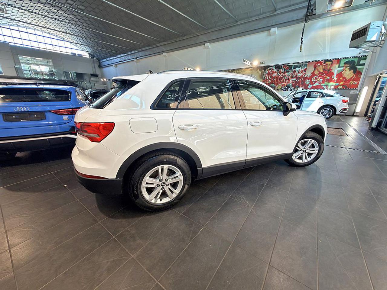 AUDI Q3 35 TDI S-Tronic Business - 10