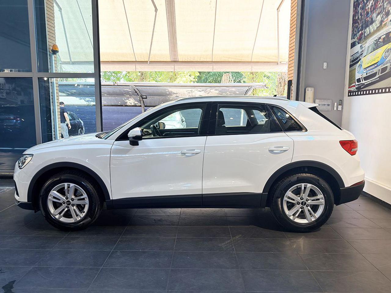 AUDI Q3 35 TDI S-Tronic Business - 3