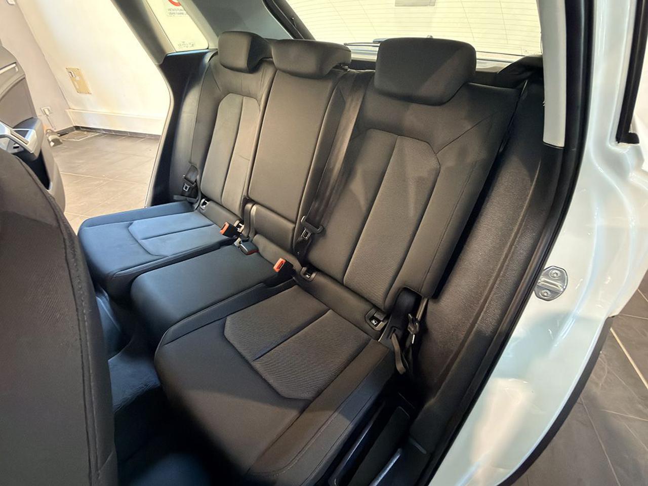AUDI Q3 35 TDI S-Tronic Business - 18