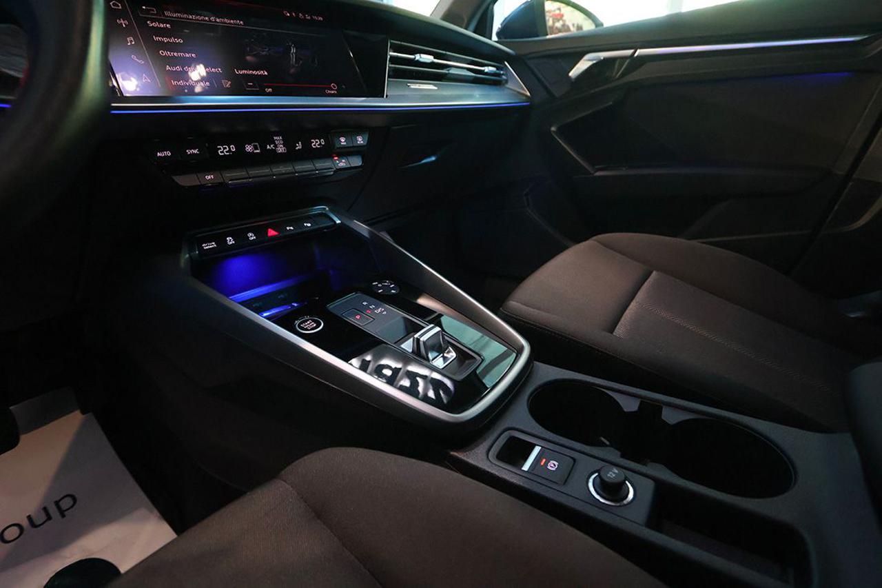 AUDI A3 30 TDI Sportback S-Tronic S-Line - 35