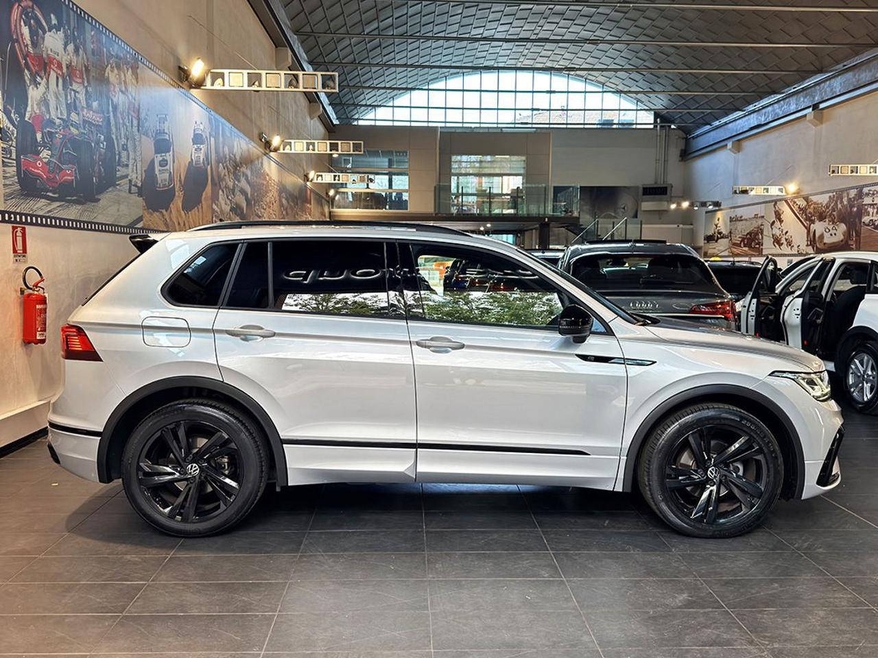 VOLKSWAGEN Tiguan 2.0 TDI 150cv SCR DSG R-Line - 2